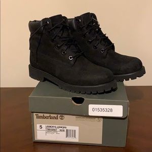 Timberlands - Blacks Suede - 5 Juniors